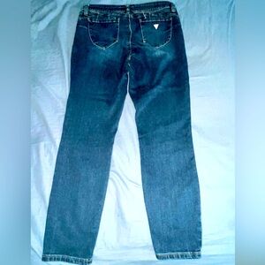 Guess Curvy Mid Rise Skinny’s